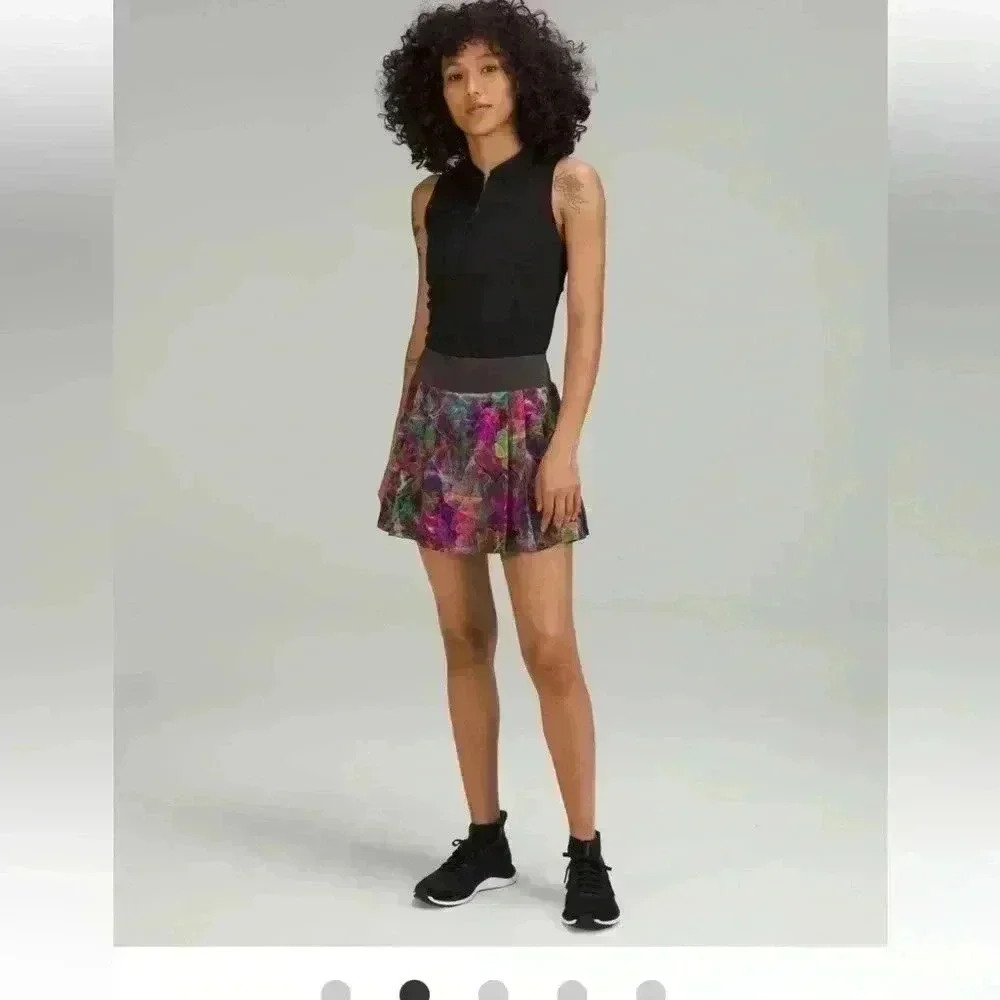 Lululemon Side-Pleat High-Rise Skirt
Vivid Floral Tone Multi / Graphite Grey